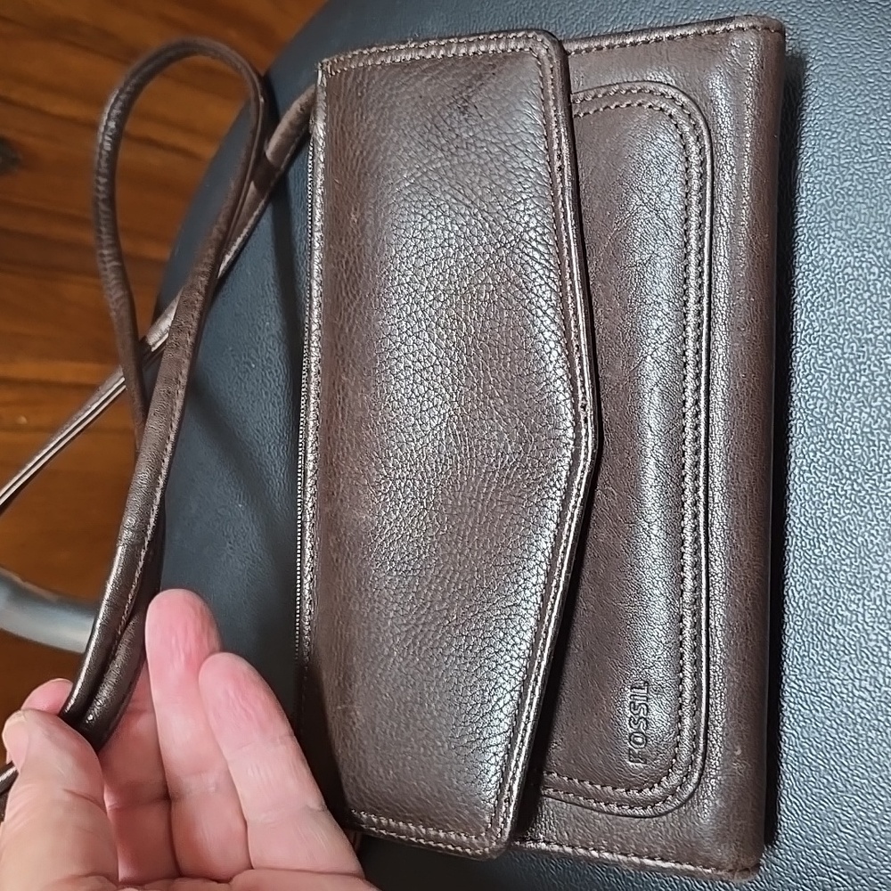 Fossil Brown Leather Clutch with Wristlet and Elegant Design 7.75" Length X 5" W - Picture 8 of 10